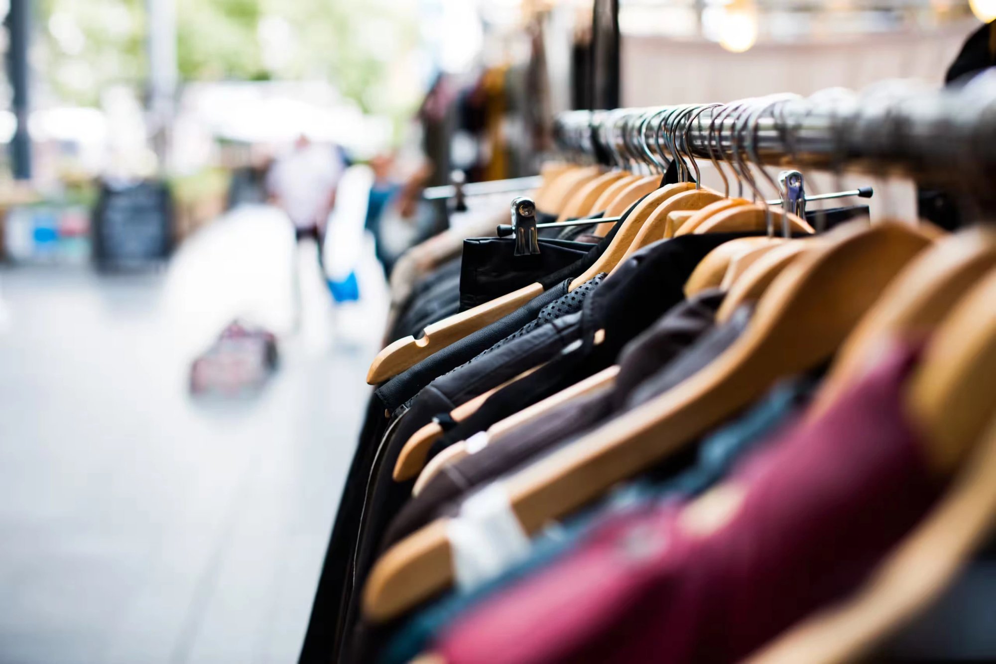 Lojas de roupas, tecidos e calçados lideram troca de funcionários em SP: rotatividade chega a 79%, aponta FecomercioSP