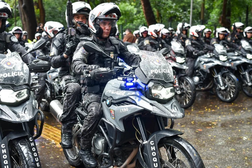 PM faz operação contra roubos e furtos no Brás com mais de 110 motos em ruas de comércio como Hipódromo e Alcântara Machado