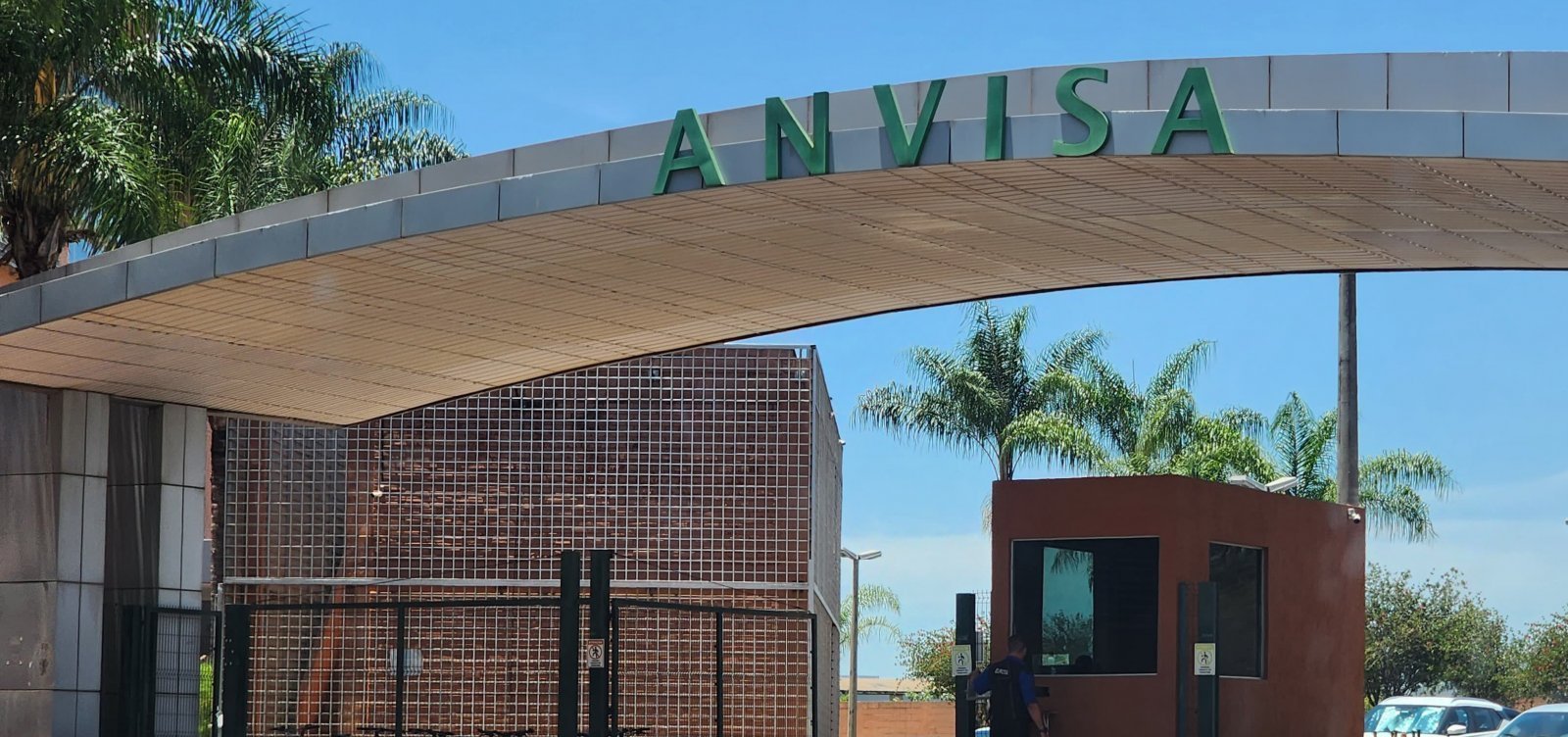 Anvisa manda recolher regenerador de unhas Vita Nails Podokesia vendido como cosmético com promessa de eliminar fungos
