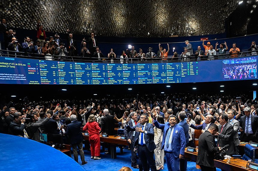 Senado aprova fim da escala 6x1: o que muda para lojas e confecções do Brás